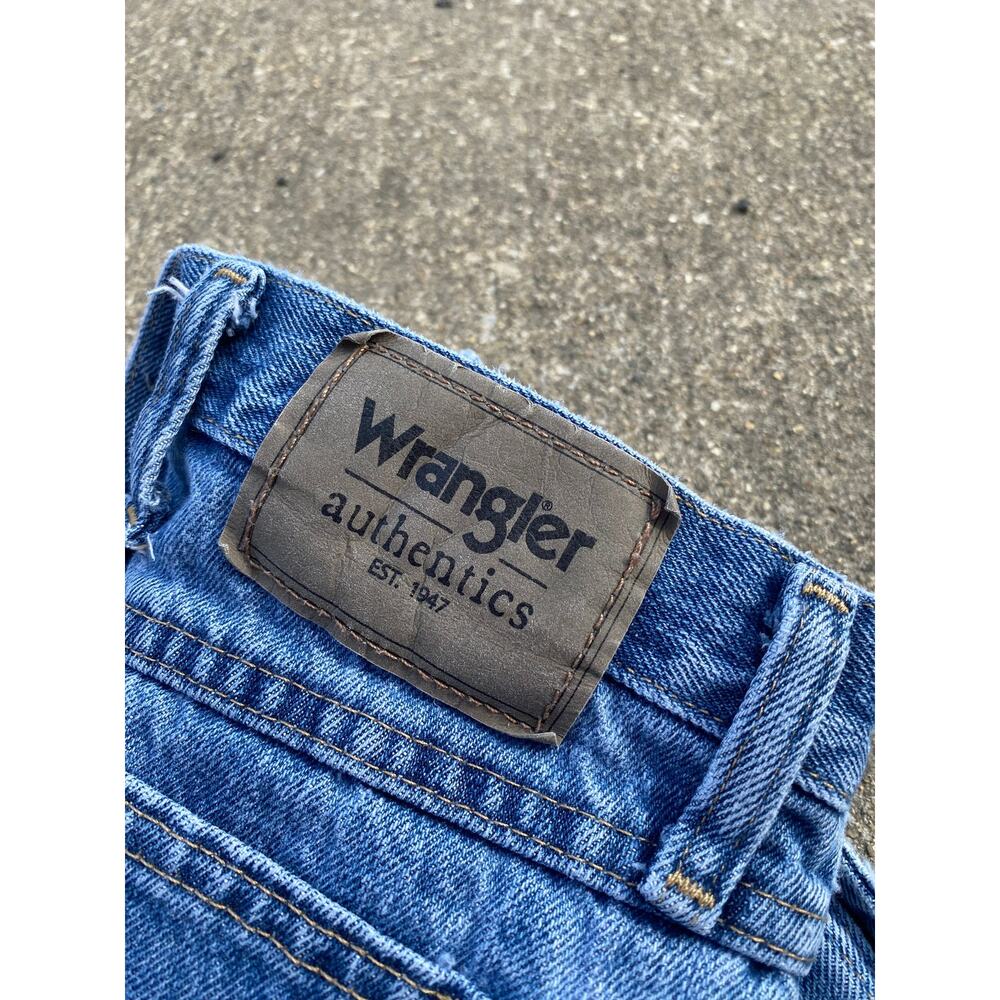 VTG Wrangler men 38 x 29 Relaxed Fit Dark Wash Blue Medium Wash Jeans - Picture 3 of 5
